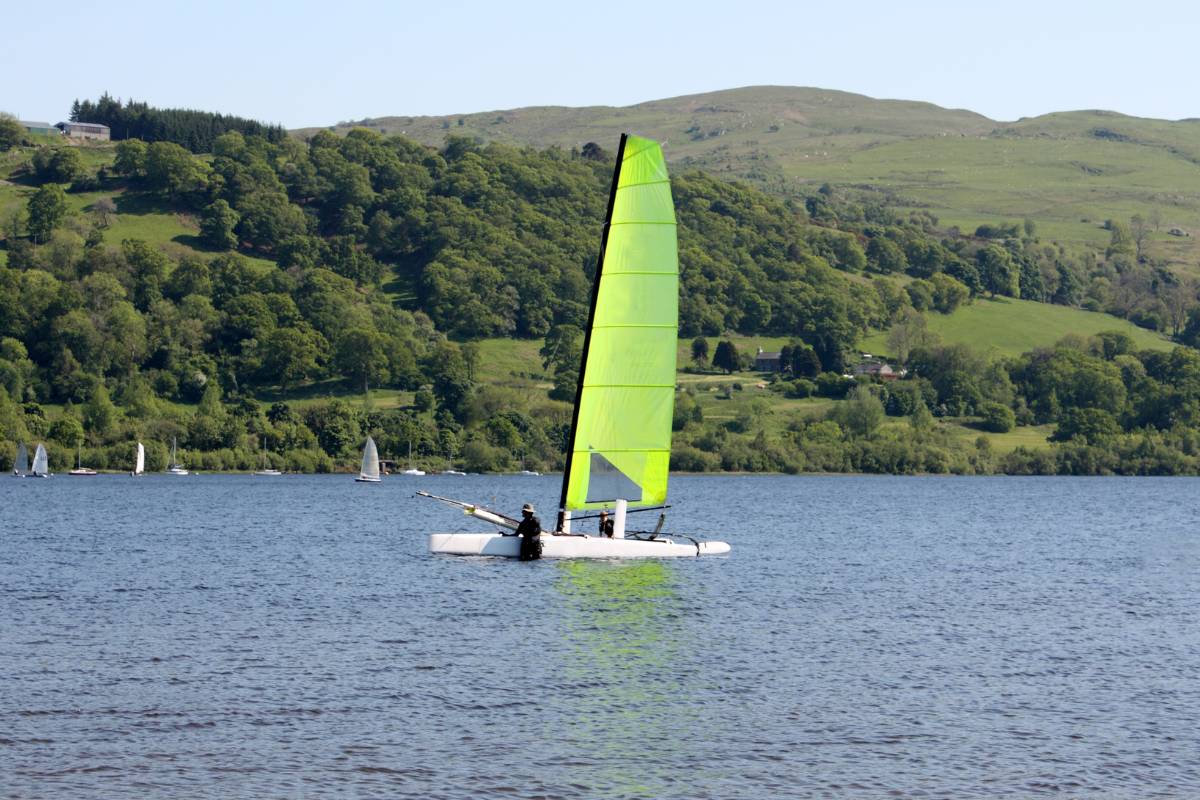 Green sailboat on Lake Bala near Eryri